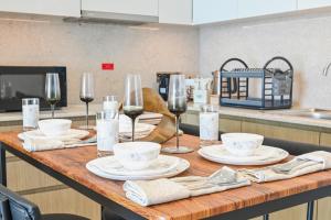 CH Cozy & Luxury 1BR Apt in the Heart of Downtown