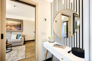 Golden Hour Apartments- Loft H 414