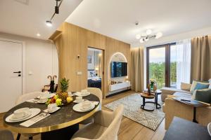 Golden Hour Apartments- Loft H 414