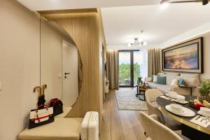 Golden Hour Apartments- Loft H 414