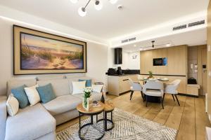 Golden Hour Apartments- Loft H 414