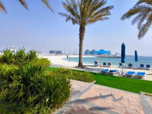 Seafront Modern 1BR property with Beach and Pool in Al Marjan Island