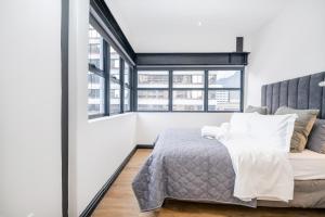 Loop St - Spacious 3Brdm City-Center Apartment with Parking