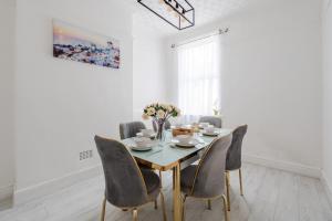 Mersey View 4 Bedroom by Liverpoollux Next To Everton Stadium