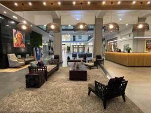 Beautiful Apartment with Pool, Parking and King Bed in Historic Cape Town City Centre