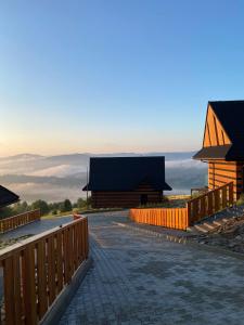 Montini - domki z jacuzzi i apartamenty na górze Ochodzita