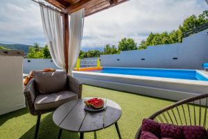 House Božica with sauna & heated pool