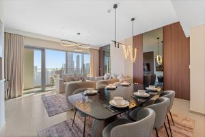 Luxury 4BR with full Burj Khalifa and Fountain View - 5Min to Dubai Mall