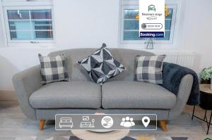 Spacious 2Bedrooms Apt By Newman Stays Short Lets & Serviced Accommodation Watford With Free WiFi, Great Location, Contractors & Families, Long Stay Savings