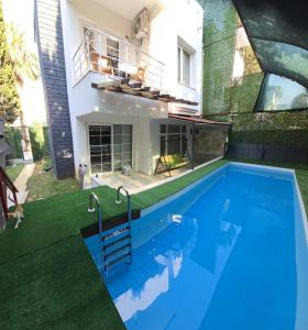 ELIT1 Villa 10 BEDS FULL TRIPLEX VILLA in BELEK Golf area with PRIVATE POOL & GARDEN WIFI NETFLIX Full Kitchen & Bed Equipments Air Conditions free parking