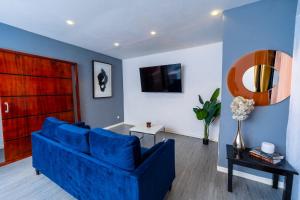 Luxury 2-BR w Wi-Fi, 24hr Security & Free Laundry