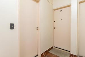 Apto p 6, garagem e churrasqueira a 300m da praia