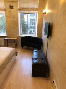 Modern City Escape on Mykhailivska