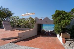 Villa Bianca con accesso diretto alla spiaggia img9