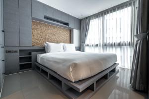 Luxury 2BR at 5 Kamala Pool Gym D5023