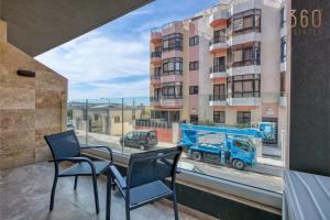 Prime Qawra Suites with Balcony, AC, Full Kitchen & Wifi by 360 Estates