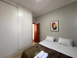 Apartamento Belo Horizonte 2 quartos Ed Maleta, Mercado Central, Feira Hippie, Praça da Liberdade e Parque Municipal