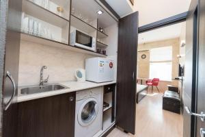 Modern City Escape on Mykhailivska