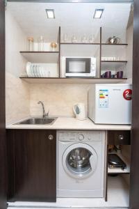 Modern City Escape on Mykhailivska