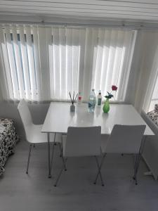 Cozy Guesthouse with Terrace, BBQ & Lake Access