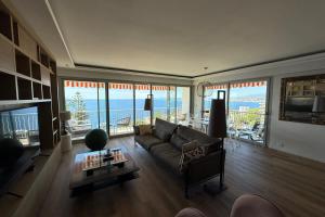 Superb apartment with exceptional sea view