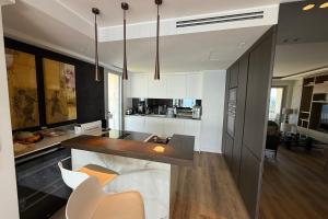 Superb apartment with exceptional sea view