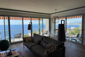 Superb apartment with exceptional sea view
