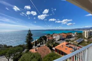 Superb apartment with exceptional sea view