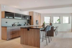 Exclusive Waterfront Apartment - Perfect for ONS