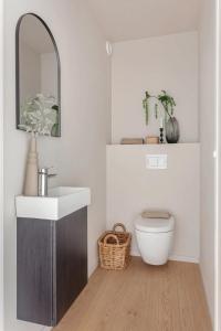 Exclusive Waterfront Apartment - Perfect for ONS