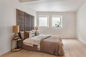 Exclusive Waterfront Apartment - Perfect for ONS