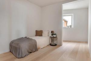 Exclusive Waterfront Apartment - Perfect for ONS