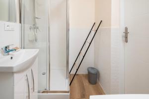 Manufaktura Comfort Stay Apartment by BookingHost