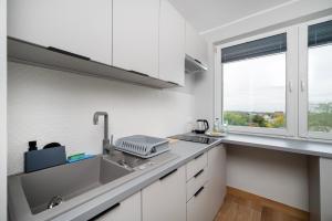 Manufaktura Comfort Stay Apartment by BookingHost