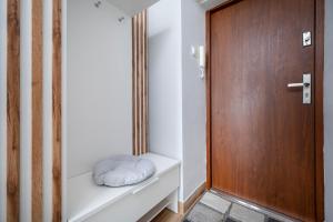 Manufaktura Comfort Stay Apartment by BookingHost