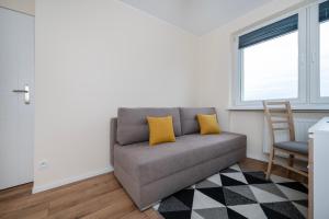 Manufaktura Comfort Stay Apartment by BookingHost