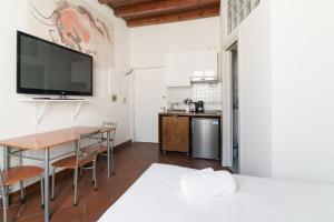GuestHost - Comfy Studio Apartment Navigli Milano