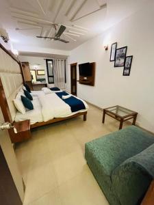HOTEL AMBROSIA - Managed by Zenith A-217, Road No 6, Block RZ, Mahipalpur, New Delhi