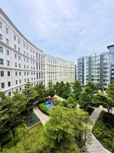 Big Studio Unit in Newport near NAIA w Balcony