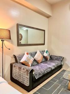 Big Studio Unit in Newport near NAIA w Balcony