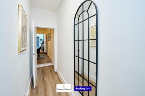 2 Bedroom House By Prospergress Property Short Lets & Serviced Accommodation Coventry With Parking and Games