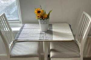 1 Bedroom Apartment - Central Free Parking