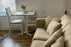 1 Bedroom Apartment - Central Free Parking