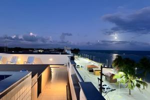 Cobertura Duplex com PISCINA PRIVATIVA de frente para o MAR 5 quartos até 14 pessoas