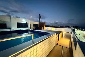 Cobertura Duplex com PISCINA PRIVATIVA de frente para o MAR 5 quartos até 14 pessoas