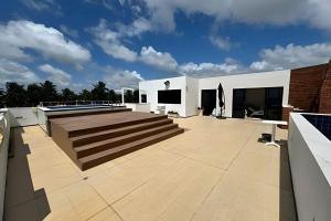 Cobertura Duplex com PISCINA PRIVATIVA de frente para o MAR 5 quartos até 14 pessoas