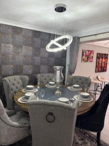 Modern 4-Bed Family Home in Solihull