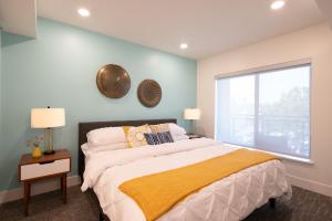 Downtown-Elevator-King Bed-Garage Parking-Laundry