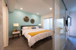 Downtown-Elevator-King Bed-Garage Parking-Laundry