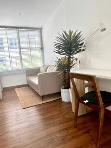 Thong Lo 3BR Home 75in SmartTV Netflix - Quiet Home in the City Center